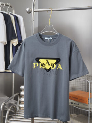 Prada 26SS Early Spring New Arrival Classic Letter Silicone Suede Short-Sleeve T-Shirt