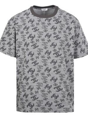 Chanel monogram jacquard short-sleeved shirt; simple yet sophisticated couple's style.